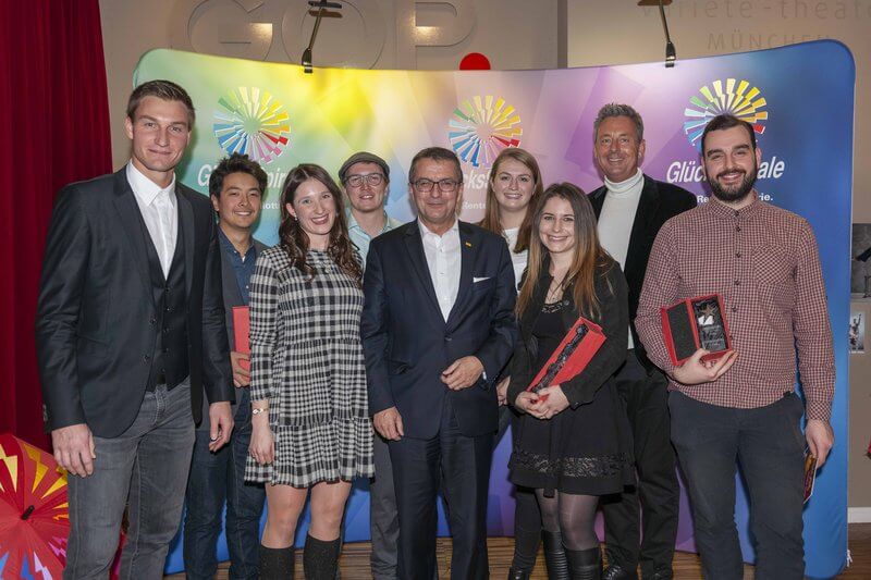 Gruppenfoto mit Awards