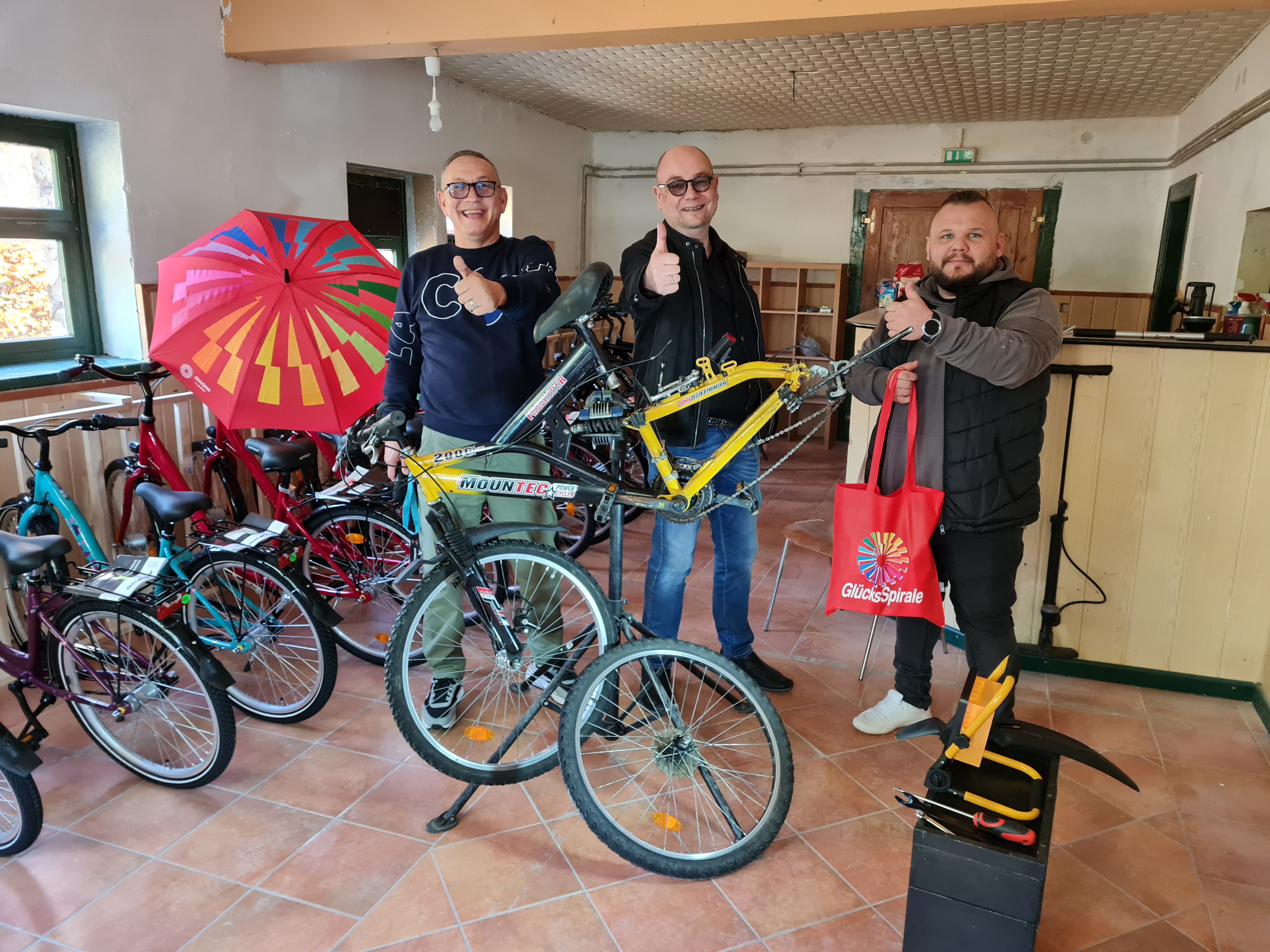 Erste Fahrradwerkstatt für Jugendliche auf Gut Lüben in Burg
